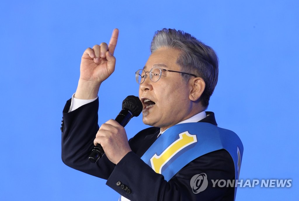"لي جيه-ميونغ" يفوز بترشيح الحزب الديمقراطي الحاكم له في الانتخابات الرئاسية
