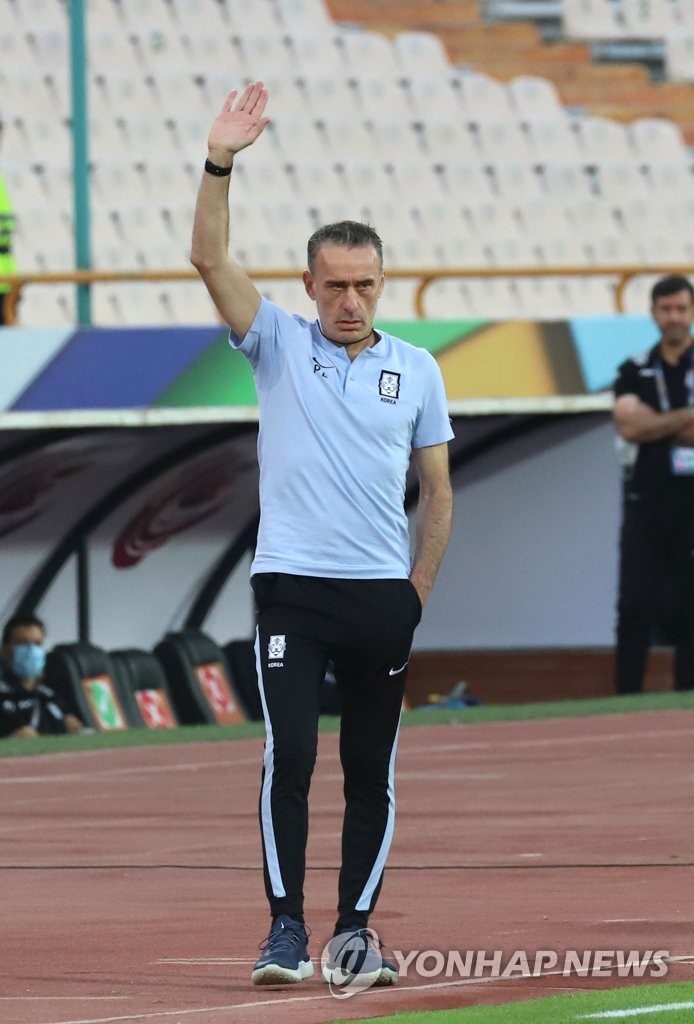 South Korea head coach Paulo Bento reacts to a play against Iran during the teams' Group A match in the final Asian qualifying round for the 2022 FIFA World Cup at Azadi Stadium in Tehran on Oct. 12, 2021. (Yonhap)