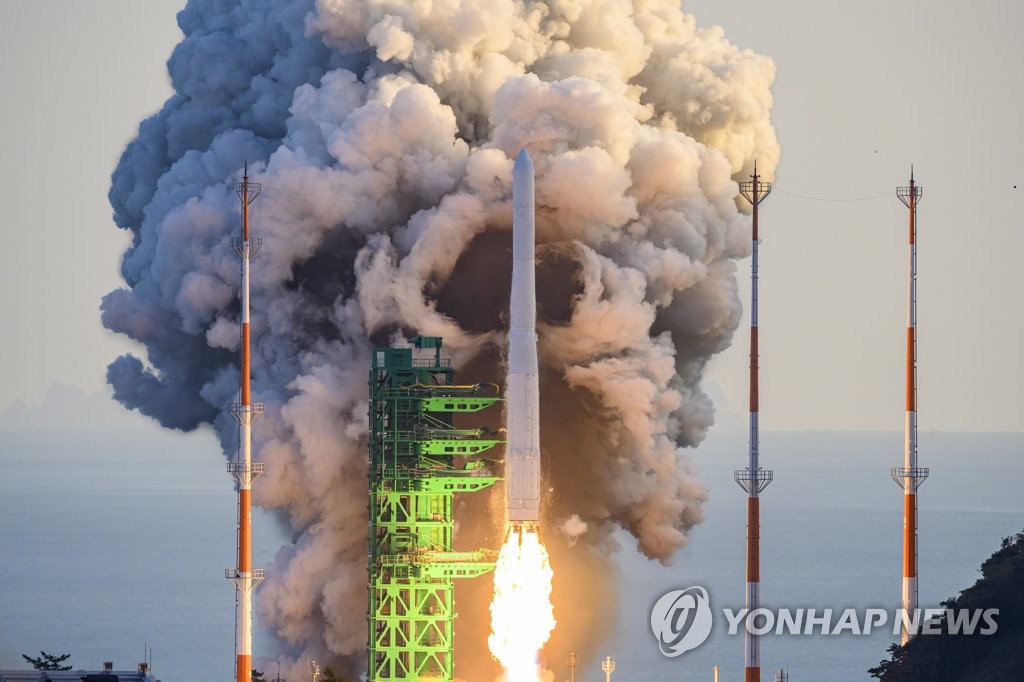 打ち上げられる韓国独自開発ロケット