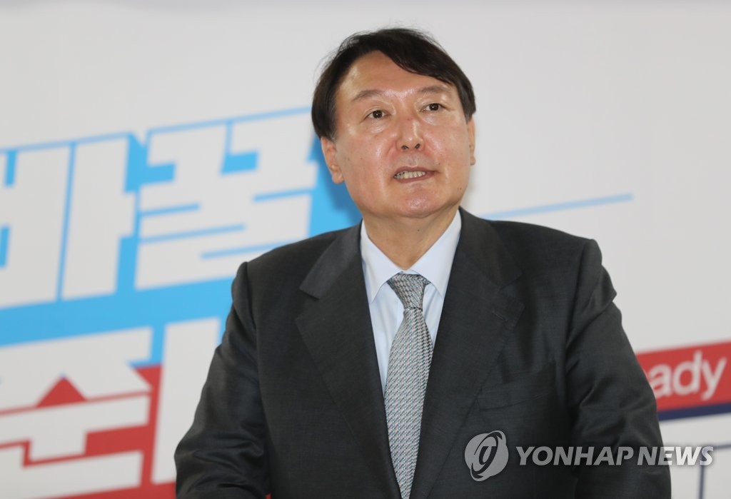 Yoon Seok-youl, the presidential nominee of the People Power Party, speaks to party members in Cheongju, North Chungcheong Province, on Nov. 2, 2021. (Yonhap)