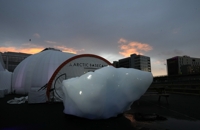 COP26 회의장 주변에 놓인 그린란드 빙하 조각