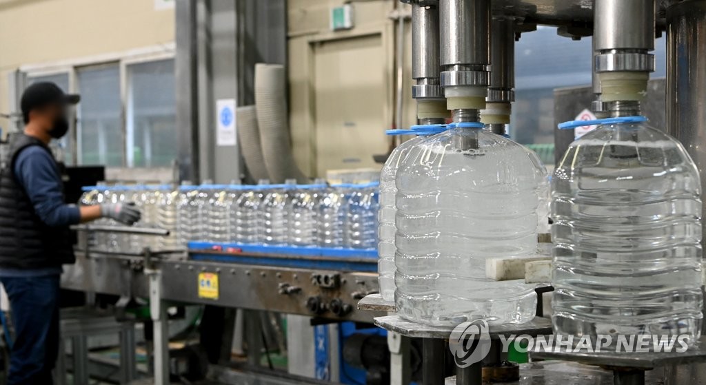 This photo taken Nov. 10, 2021, shows urea water solution at a factory in Ansan, 42 kilometers south of Seoul, amid a supply crunch of the product that is used to reduce emissions in diesel vehicles. (Yonhap)