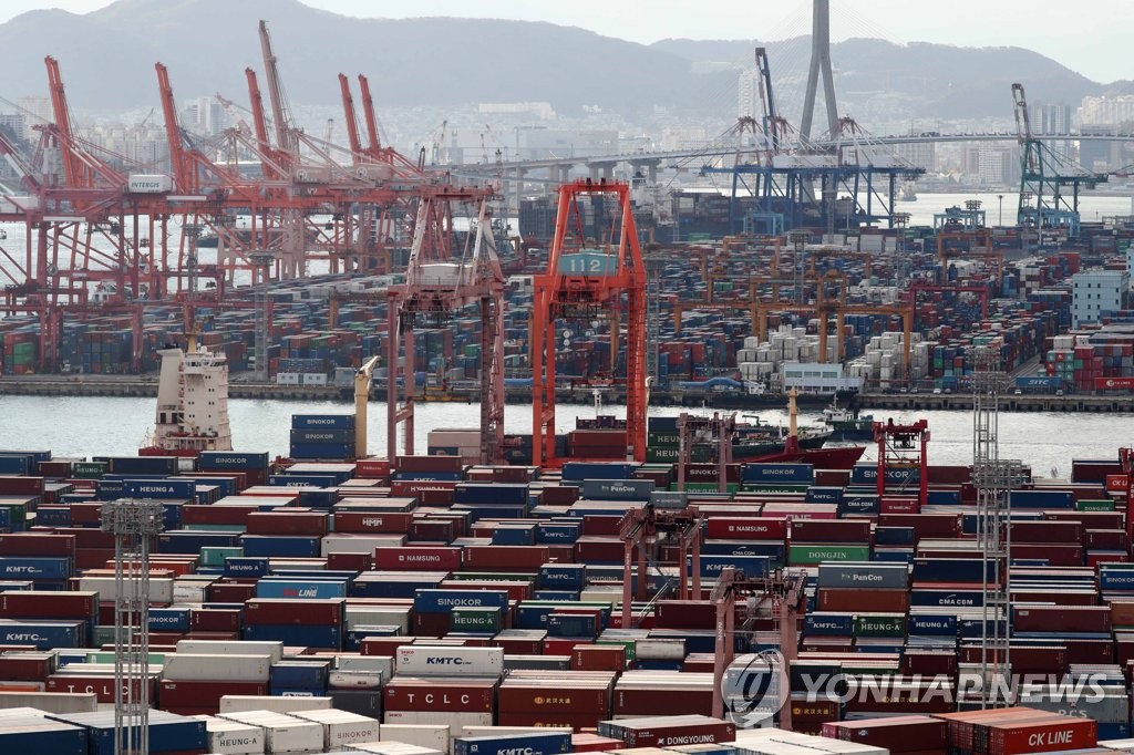 This file photo, taken Nov. 11, 2021, shows stacks of containers at a port in South Korea's southeastern city of Busan. (Yonhap)