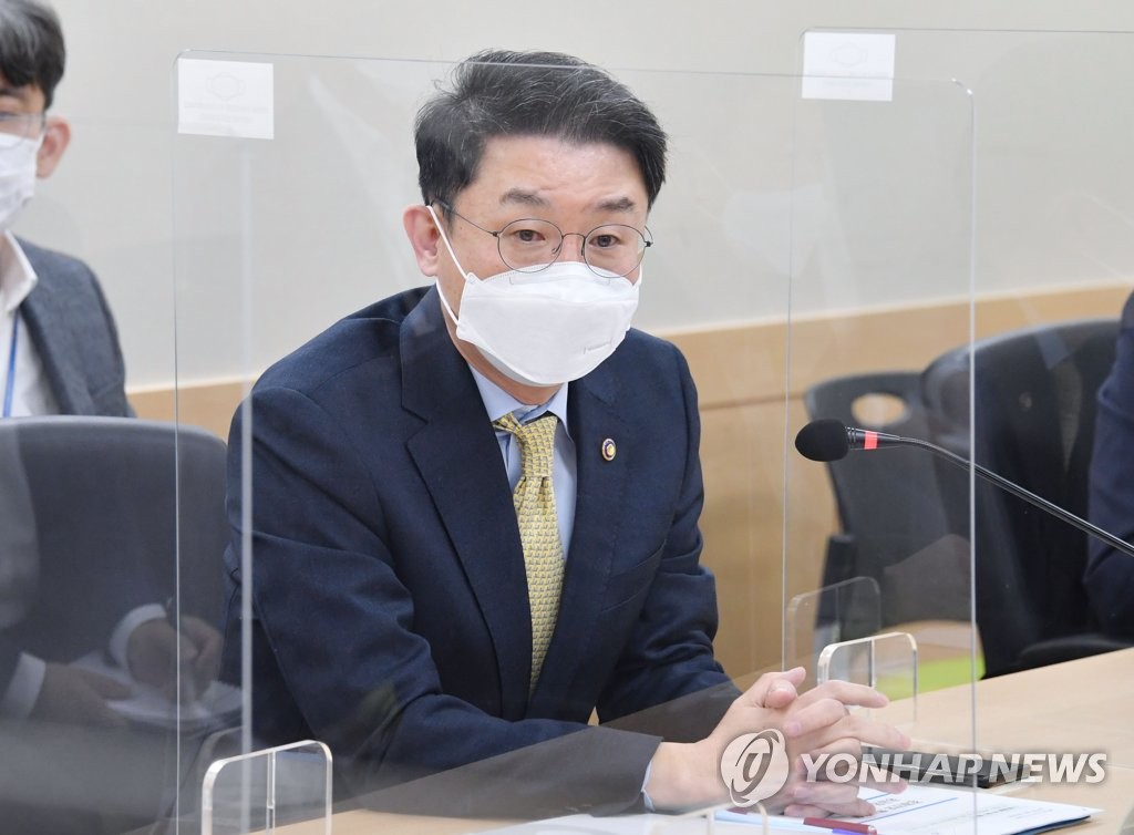 '요소수 수급 관련 범부처 합동 회의' 발언하는 이억원 차관