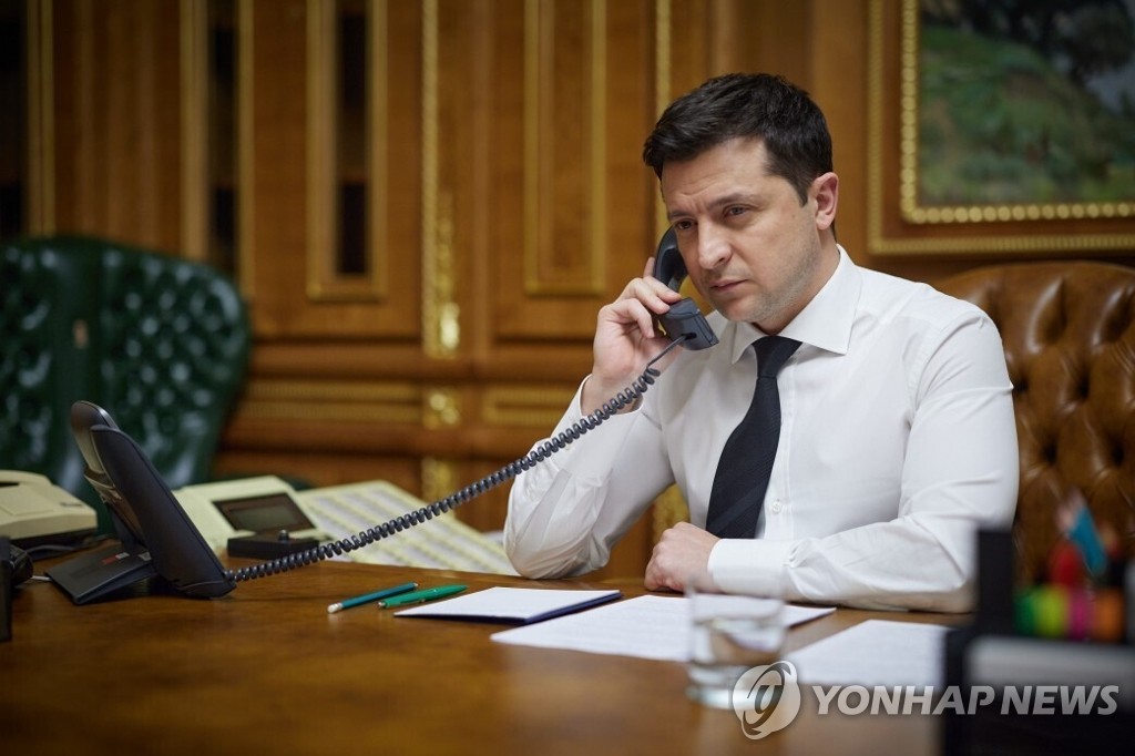 바이든과 통화하는 젤렌스키 우크라이나 대통령