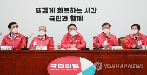 국힘, 尹 지지율 비상에 위기감 고조…선대위 인적쇄신론 제기