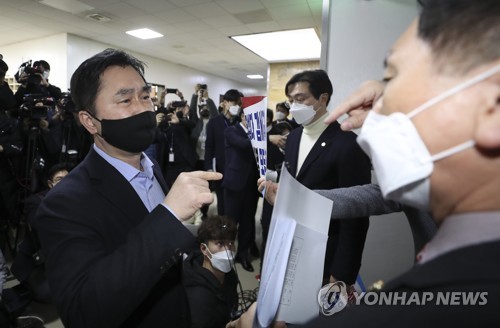 '공수처 통신조회' 대선정국 뇌관…"윤로남불" vs "불법사찰"