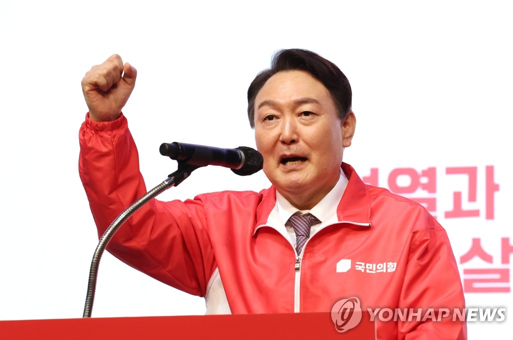 Yoon Suk-yeol, the presidential candidate of the main opposition People Power Party (PPP), speaks during his party's campaign event in Changwon, 400 kilometers south of Seoul, on Jan. 14, 2022. (Yonhap)