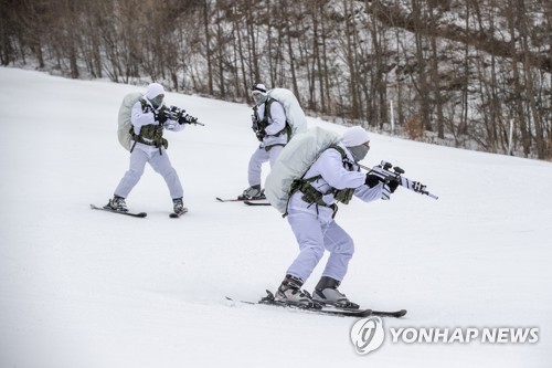 特殊戦司令部がスキー訓練