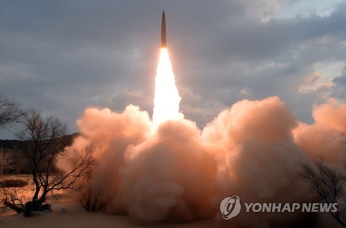북한 미사일 고도 60㎞로 600㎞ 비행…軍 "중대한 도발행위"