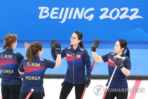 (أولمبياد بكين) كوريا الجنوبية تهزم بريطانيا لتحقق فوزها الأول في منافسات الكيرلنغ للسيدات