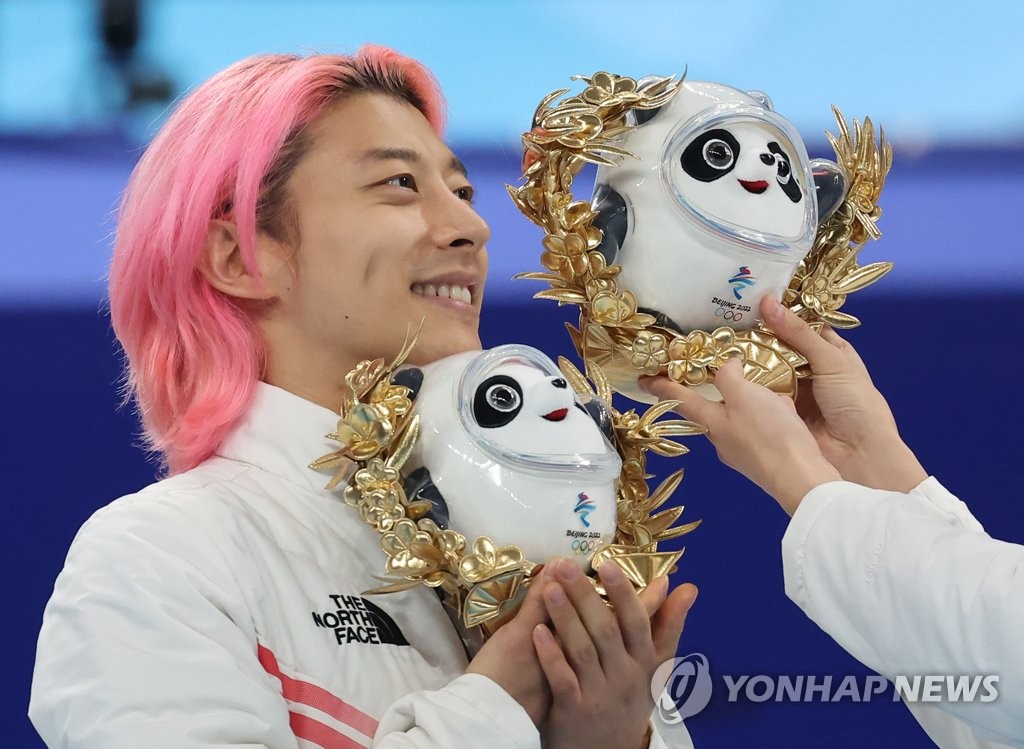 الرئيس مون يهنئ المتزلجة تشوي مين-جونغ بفوزها بالميدالية الذهبية في أولمبياد بكين - 5