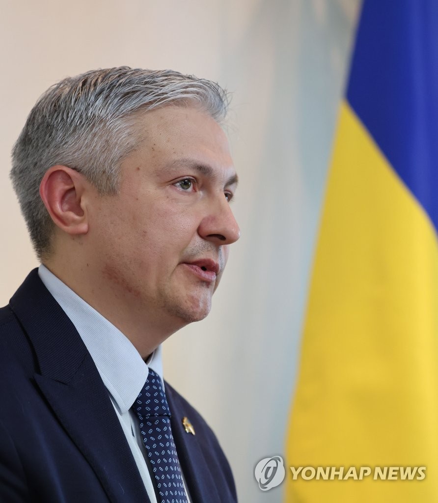 Ukrainian Ambassador to South Korea Dmytro Ponomarenko speaks during a press conference at the embassy in Seoul on Feb. 25, 2022. (Yonhap)