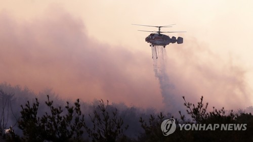[울진삼척 산불] 강원, 야간 고비 넘기고 일출 동시 헬기 44대·4천명 투입