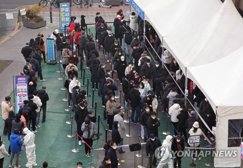 충북 어제 8326명 확진, 사망도 4명…확진율 63.4％