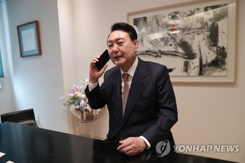尹錫悦氏がバイデン大統領と電話　訪米招請に「近く会いたい」＝韓国