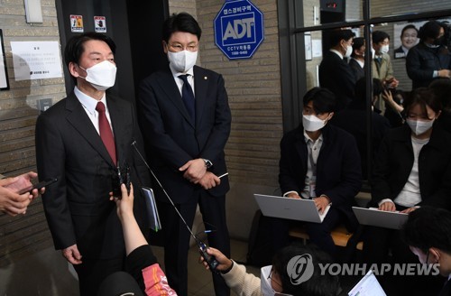 Yoon se reúne con el líder del Partido Popular