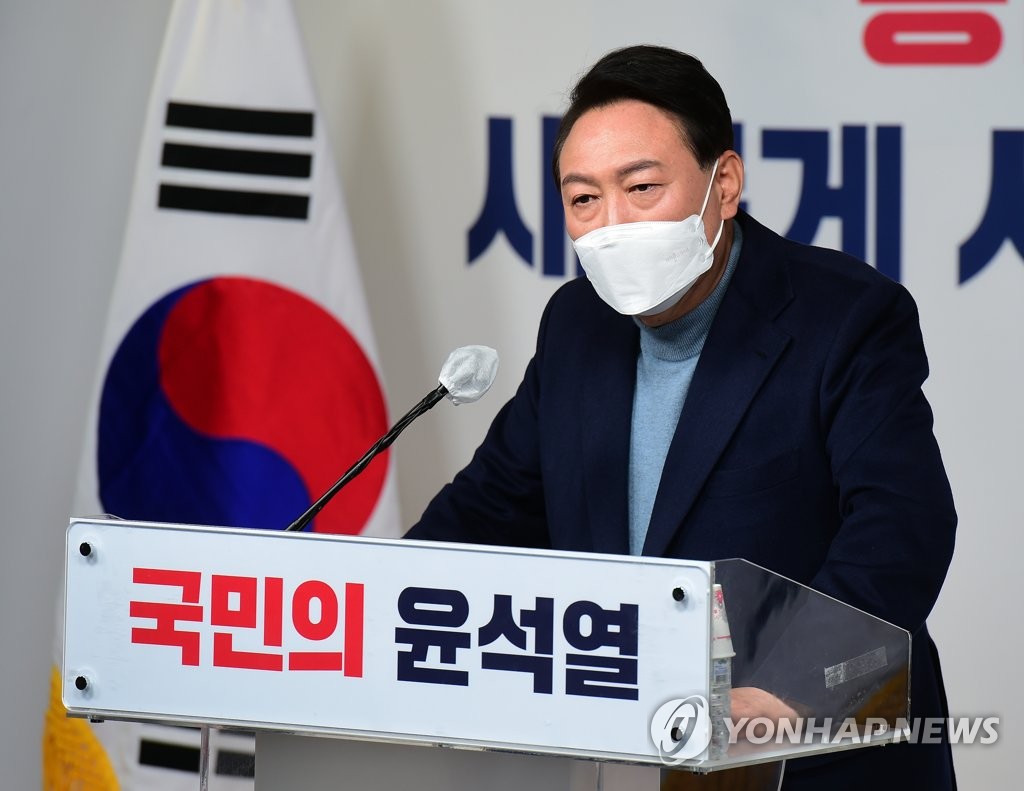 President-elect Yoon Suk-yeol speaks at his press conference at the People Power Party headquarters in Seoul on March 13, 2022. (Yonhap)