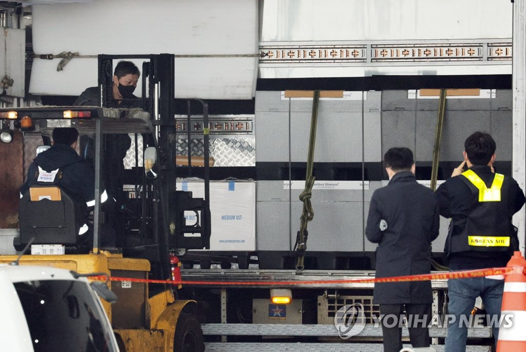 소아용 백신 초도물량 30만회분 인천공항 도착