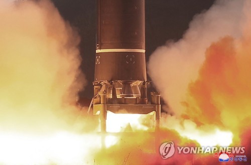 韓日外相が電話会談　北朝鮮のＩＣＢＭ発射を強く糾弾