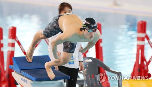 수영천재 황선우의 '접영' 실력은…4년 만의 공식 대회 출전