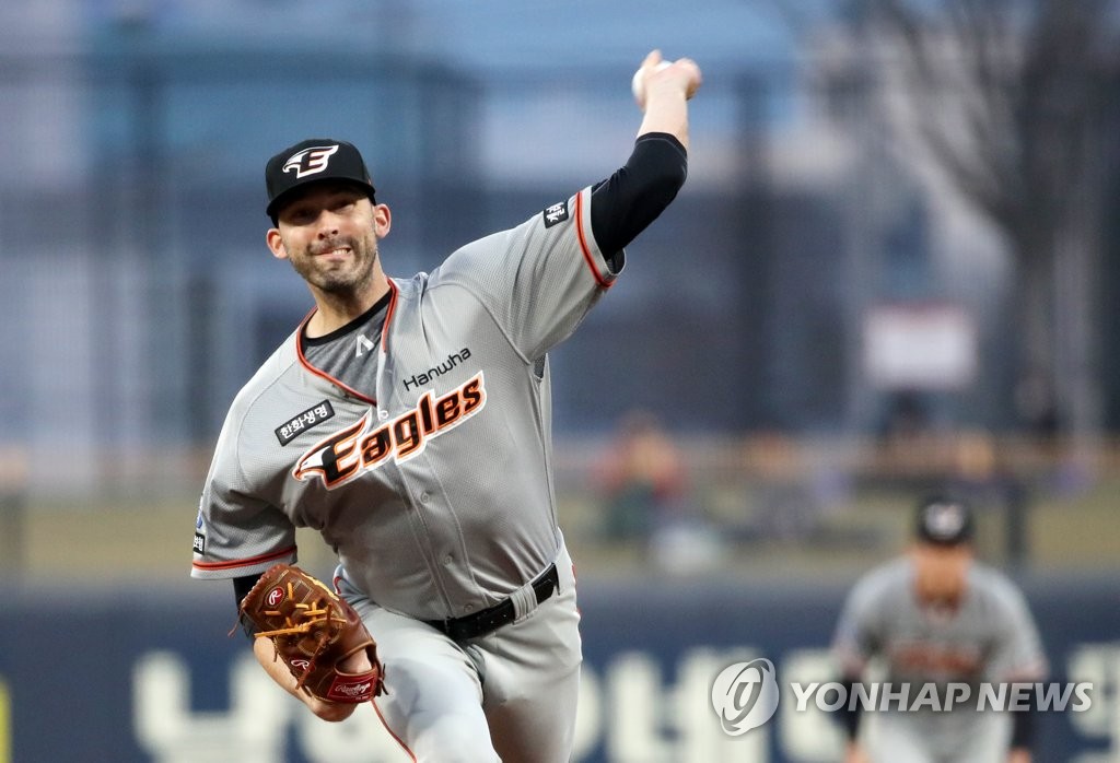 In this file photo from April 6, 2022, Ryan Carpenter of the Hanwha Eagles pitches against the Kia Tigers during the bottom of the first inning of a Korea Baseball Organization regular season game at Gwangju-Kia Champions Field in Gwangju, 330 kilometers south of Seoul. (Yonhap)