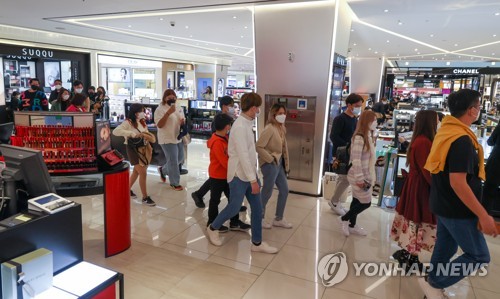 كوريا الجنوبية ترفع قواعد التباعد الاجتماعي الخاصة بكورونا بعد عامين من مكافحة الفيروس