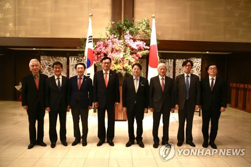 일본 외무상 주최 만찬에 참석한 한일 정책협의단
