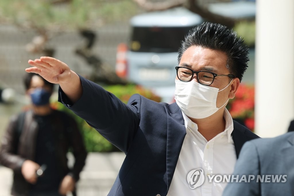الشرطة تستدعي الصحفي الذي سجل مكالماته مع السيدة الأولى "كيم كيون-هي"