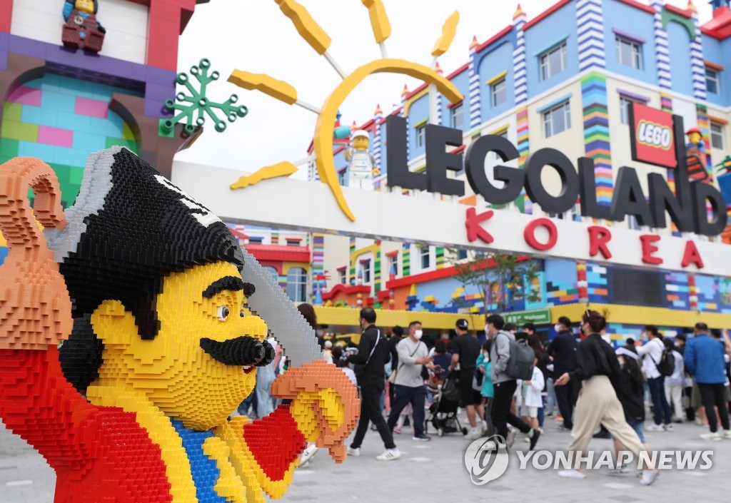 Visitors pack Legoland Korea Resort, located in Chuncheon, 75 kilometers northeast of Seoul, in this May 8, 2022, file photo. (Yonhap)