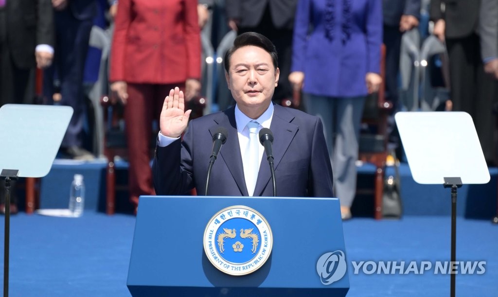 President Yoon Suk-yeol takes his oath of office during his inauguration ceremony at the National Assembly Plaza in Seoul on May 10, 2022. (Pool photo) (Yonhap)