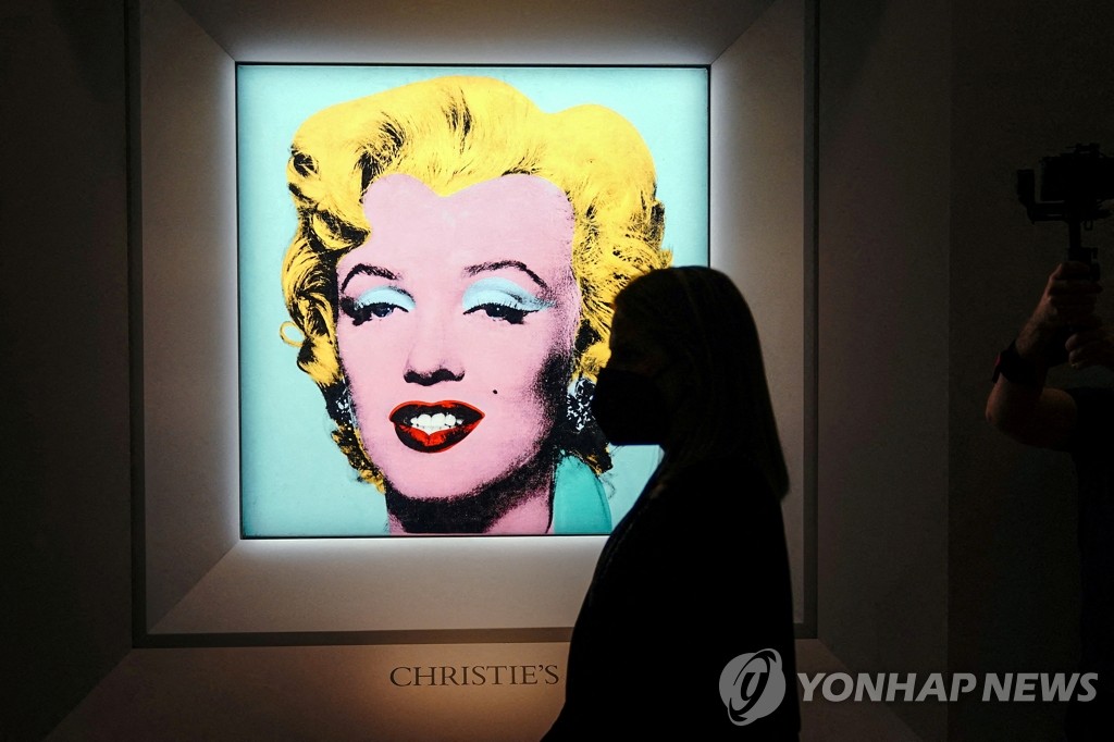 앤디 워홀의 '매릴린 먼로' 초상화 1억9천500만 달러 낙찰