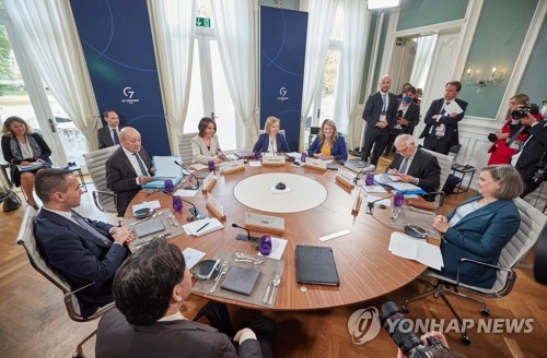 러시아-우크라이나 전쟁 논의하는 G7 외무장관들