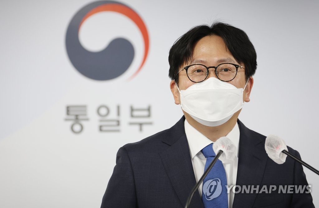 Cho Joong-hoon, unification ministry spokesperson, speaks during a press briefing at the ministry's office in central Seoul on May 16, 2022. (Yonhap)