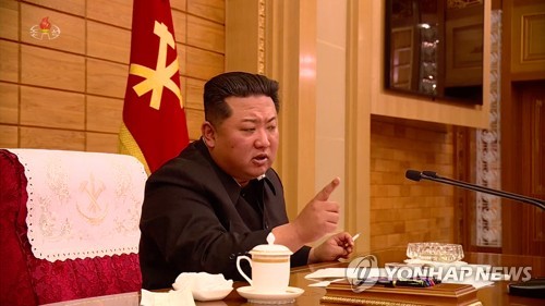 '北, 코로나19 폭증세'…김정은 인민군 투입 약 공급 지시