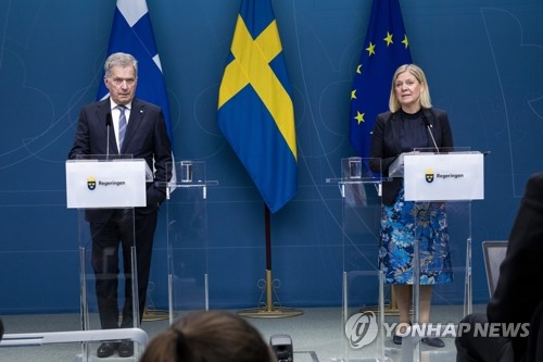 핀란드·스웨덴, 나토에 가입 신청서 제출…중립국 포기(종합2보)