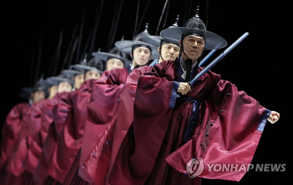 종묘제례악 속 춤의 새로운 해석…서울시무용단 ′일무′ 프레스콜