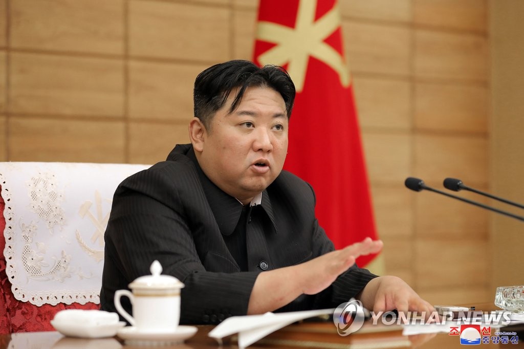 북한, "방역정책 보다 효율적 조정"…정치국협의회 토의