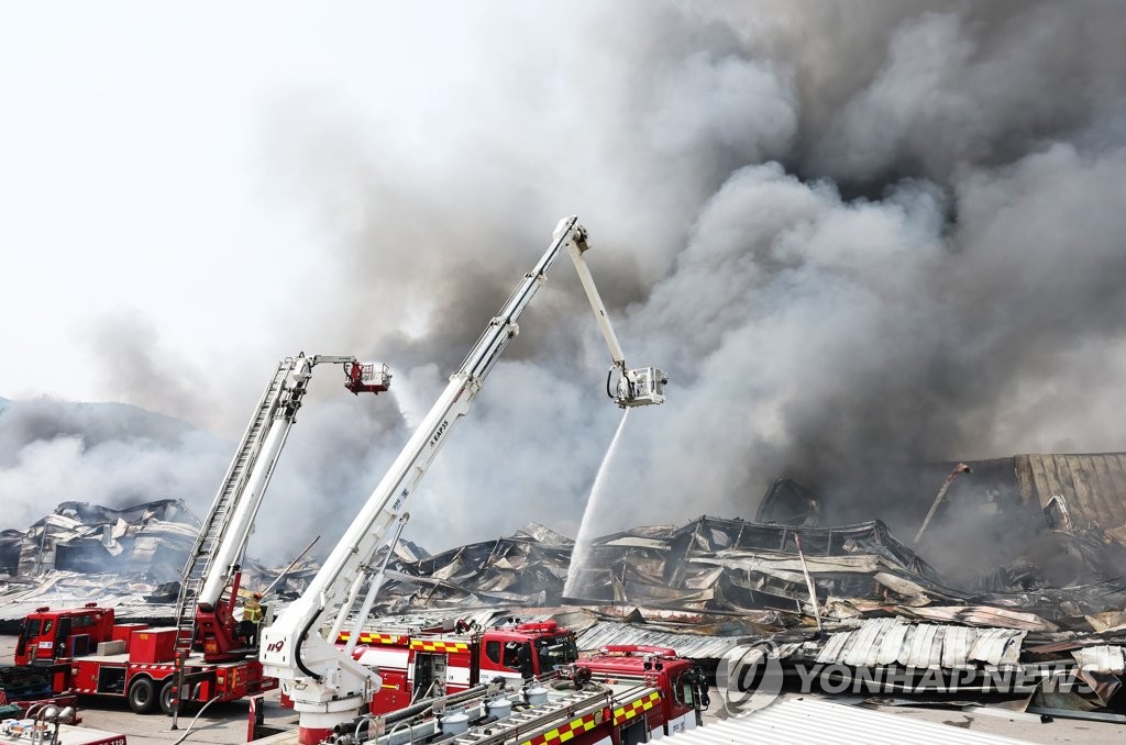 Fire engulfs warehouse, 134 people safely evacuated