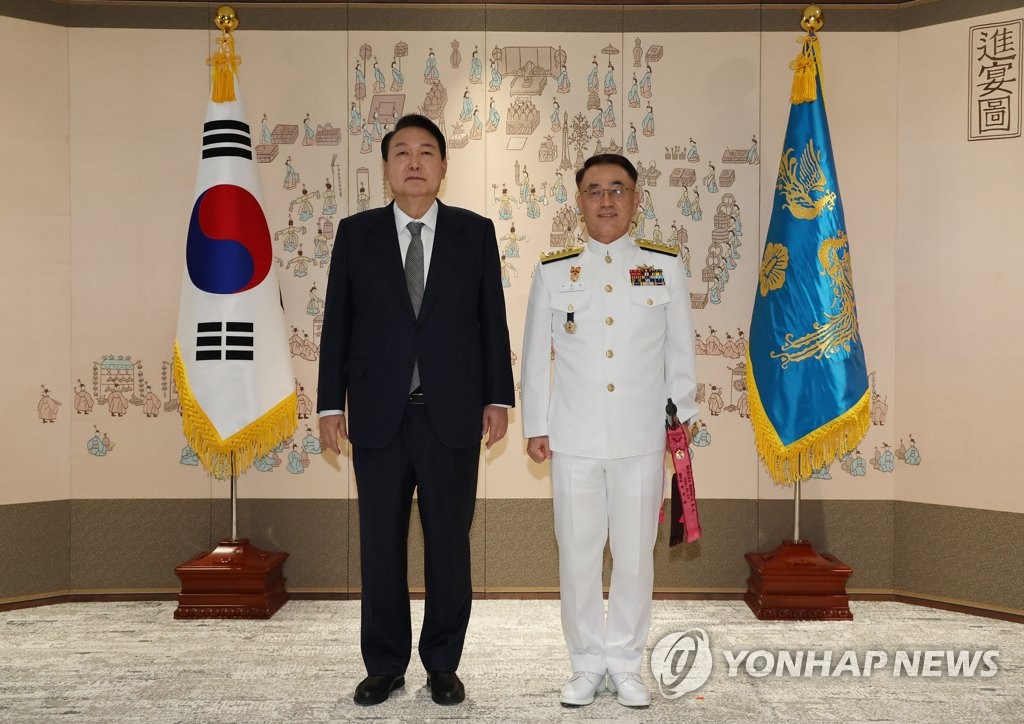 Yoon attends ceremony for new Navy chief