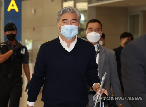 (LEAD) Sung Kim est arrivé à Séoul pour les discussions avec ses homologues sud-coréen et japonais
