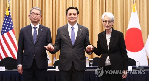 (LEAD) Séoul, Washington et Tokyo décident de renforcer les liens dans la sécurité face à Pyongyang