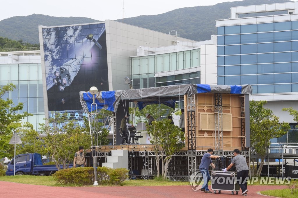 كوريا الجنوبية تؤجل إطلاق صاروخها الفضائي ليوم واحد بسبب الرياح القوية - 2