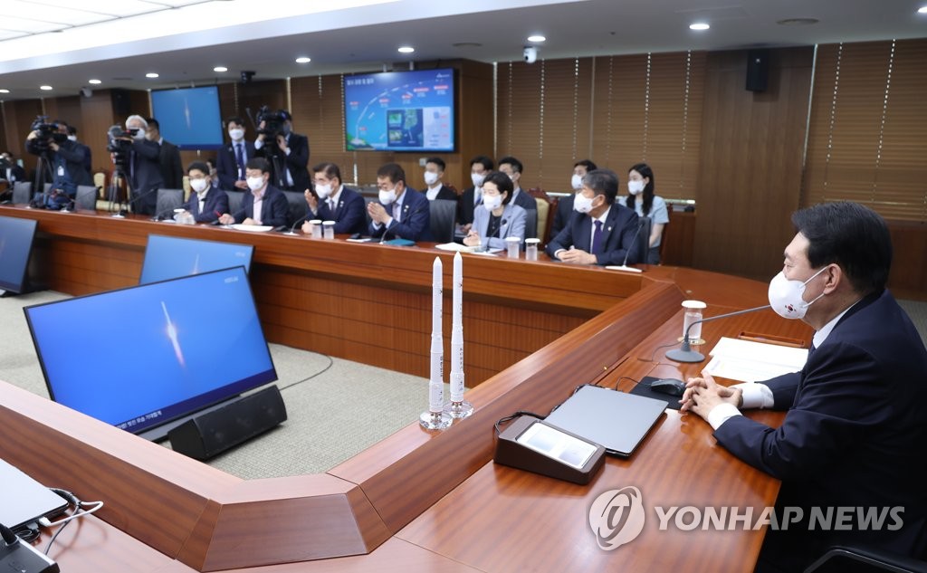 President Yoon Suk-yeol watches the launch of the Nuri space rocket on a screen at the Yongsan Presidential Office in Seoul on June 21, 2022. (Yonhap)