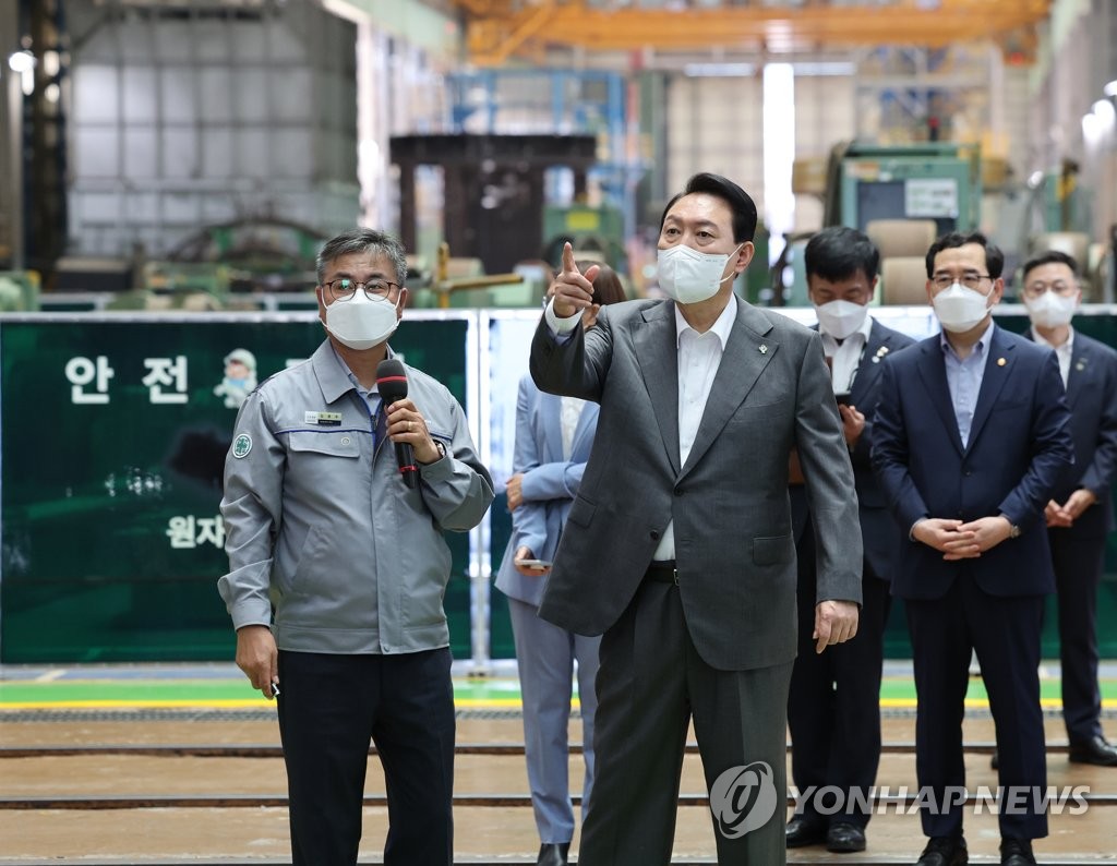 윤석열 대통령, 원전 관련 기업 방문