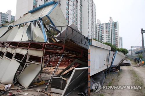 창동민자역사 공사 현장서 가건물 철거 중 붕괴…3명 부상