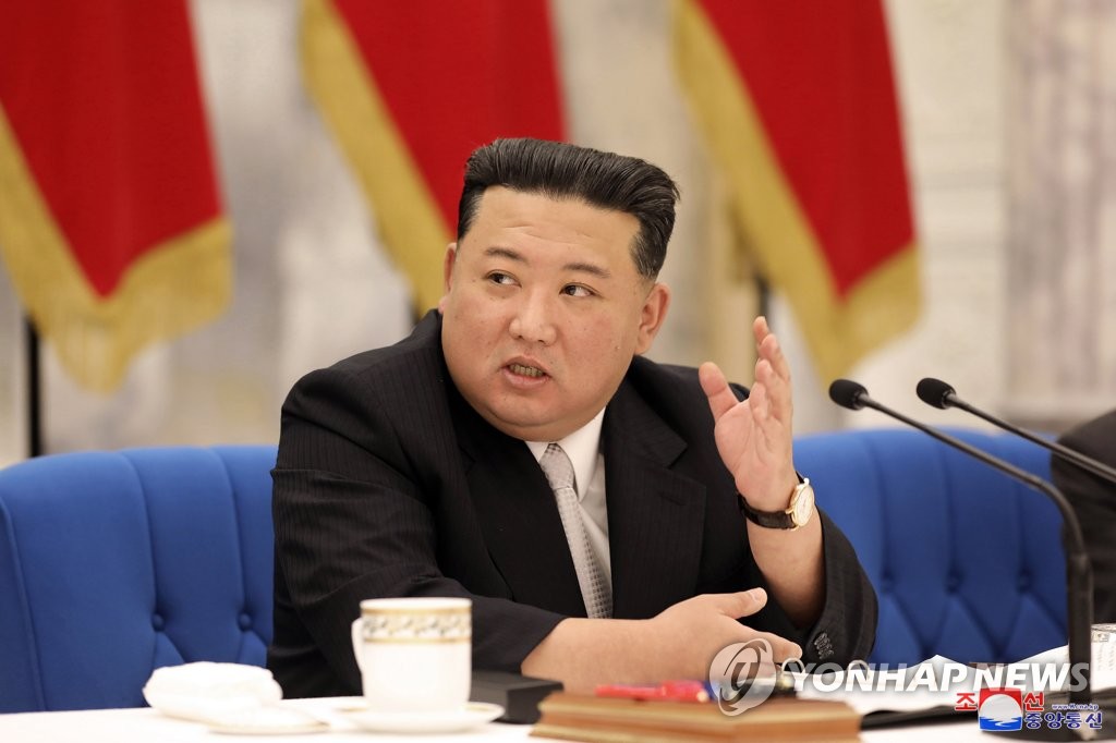 El líder norcoreano preside una reunión del WPK