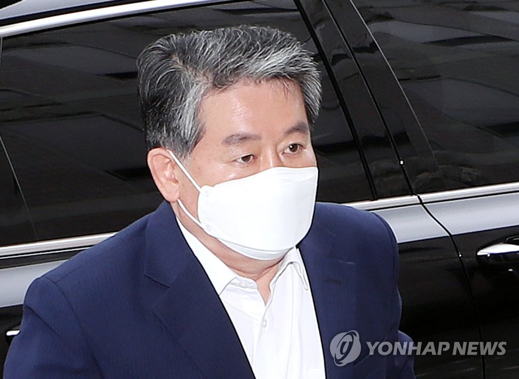 '불법 토지거래 혐의' 법원 출석하는 김경협 의원