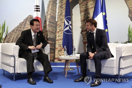 لقاء قمة بين كوريا الجنوبية وفرنسا في مدريد