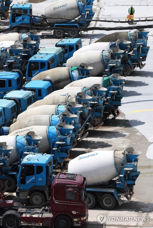 Concrete truck drivers' strike